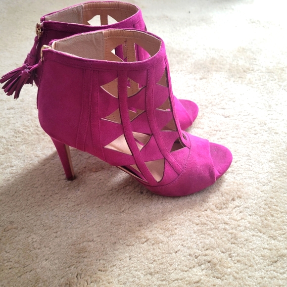 Cut out booties - Picture 2 of 4